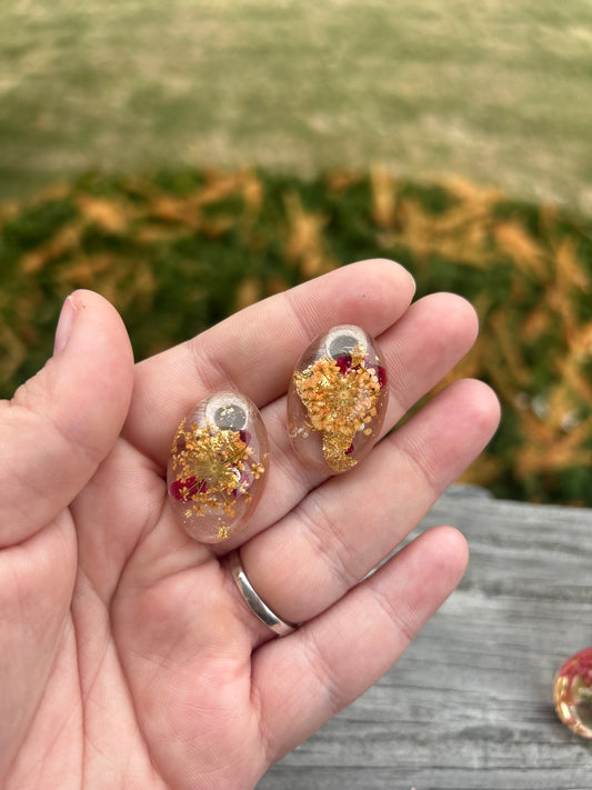 Gold Flake Flower Resin Studs