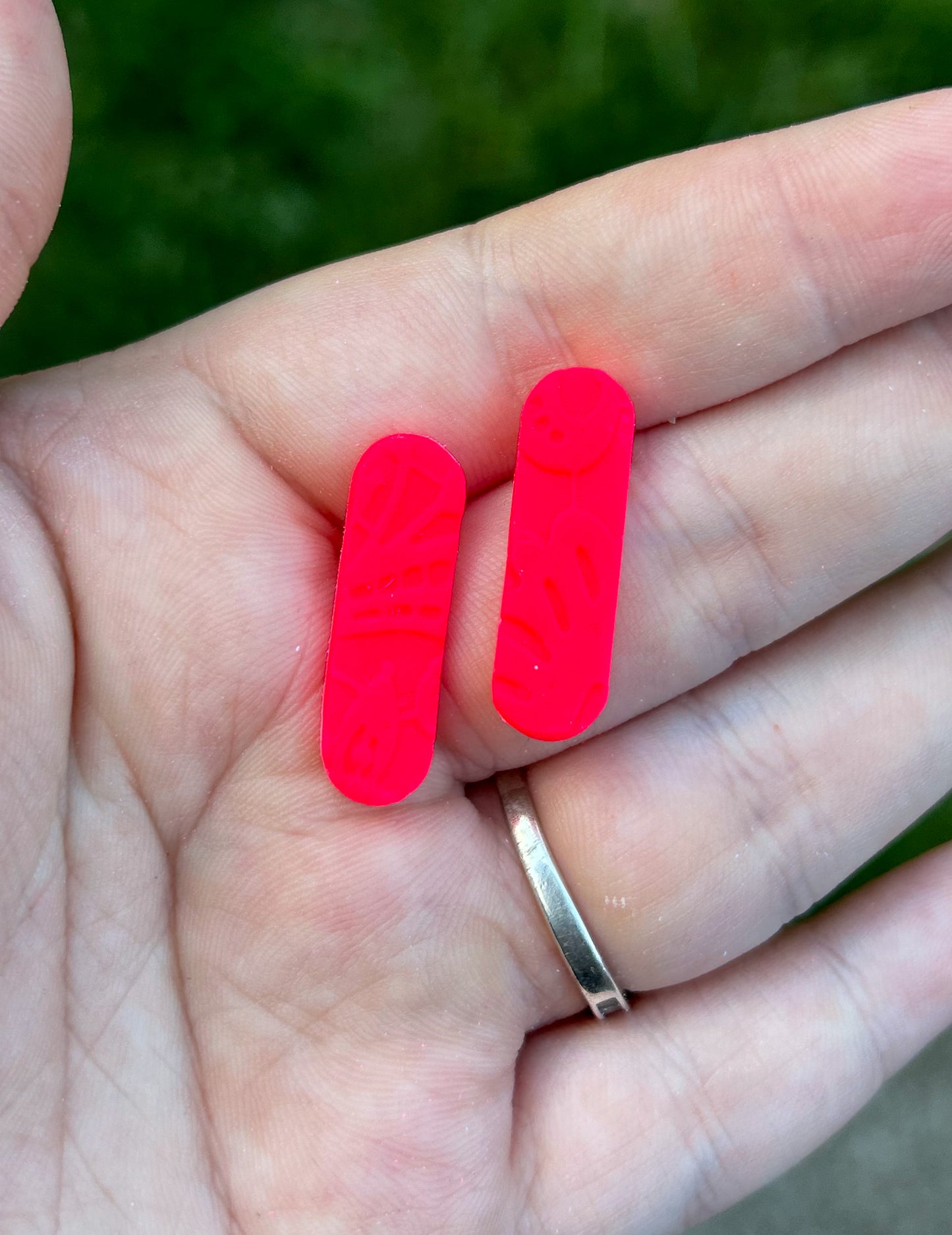 Fluorescent Lace Studs